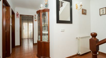 Casa tradicional T4 em Vieira de Leiria de 215 m²