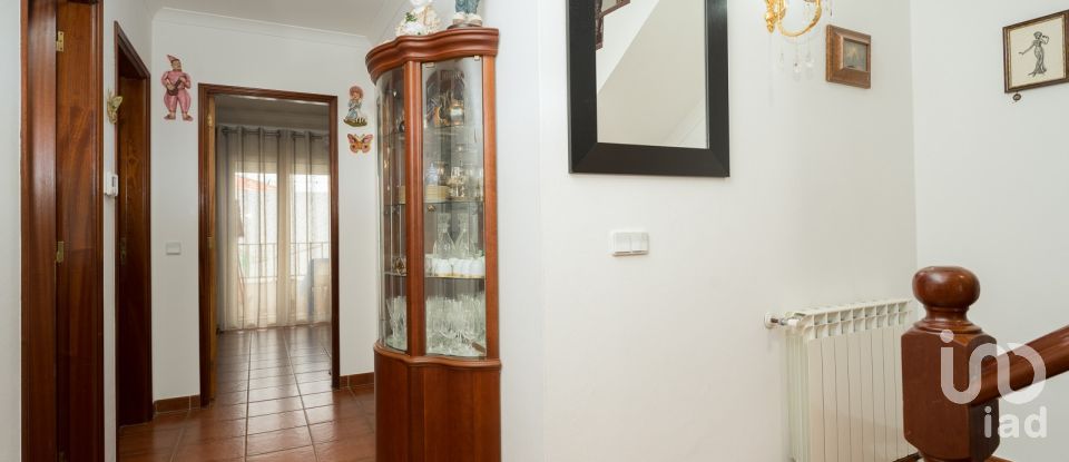 Casa tradicional T4 em Vieira de Leiria de 215 m²