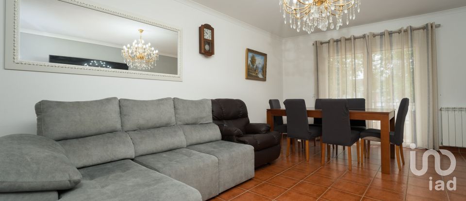 Casa tradicional T4 em Vieira de Leiria de 215 m²