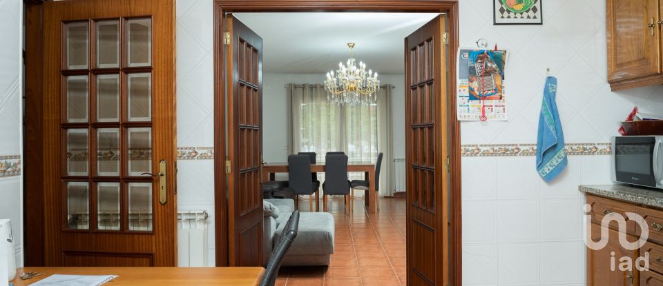 Casa tradicional T4 em Vieira de Leiria de 215 m²