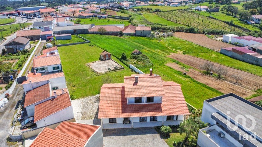 Casa T4 em Alcobaça e Vestiaria de 200 m²