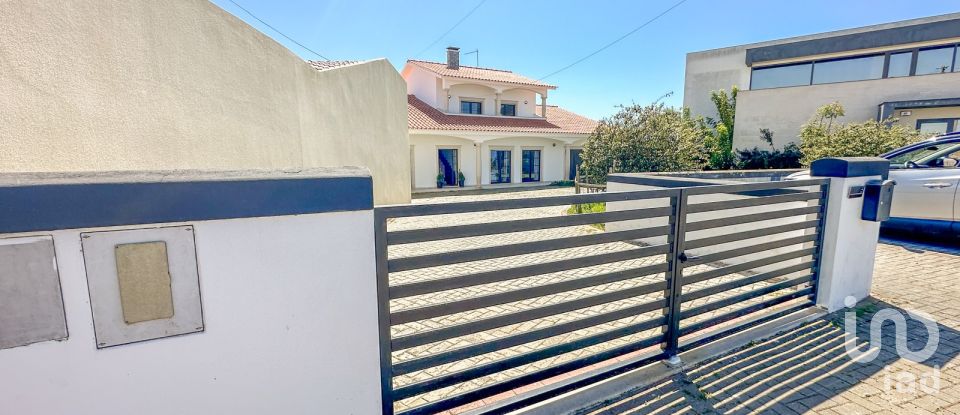 Casa T4 em Alcobaça e Vestiaria de 200 m²