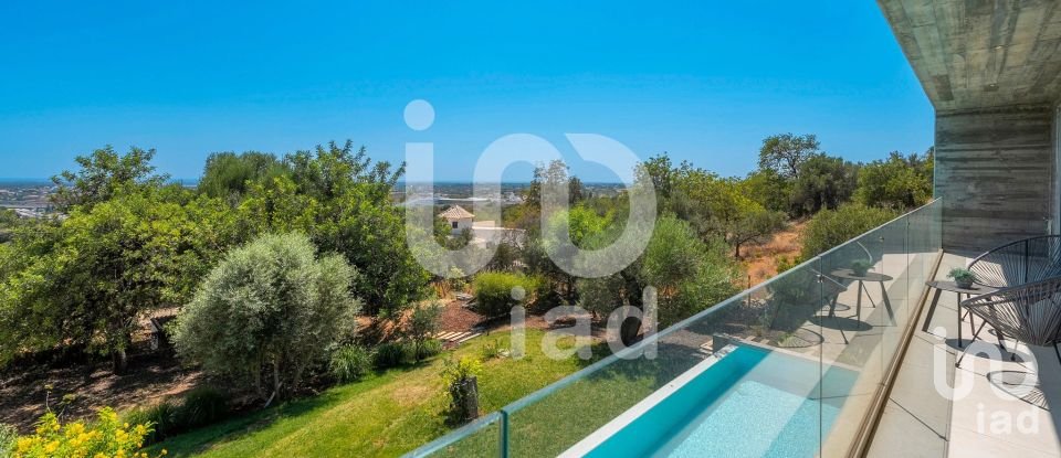 Gîte T3 à Santa Bárbara de Nexe de 189 m²