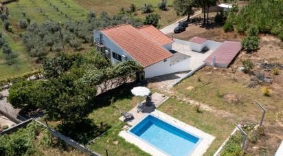 Casa T5 em Covas e Vila Nova de Oliveirinha de 150 m²