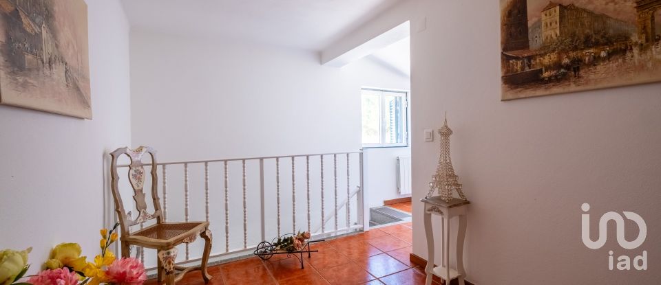 Casa T5 em Covas e Vila Nova de Oliveirinha de 150 m²