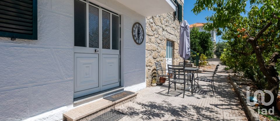 Casa T5 em Covas e Vila Nova de Oliveirinha de 150 m²