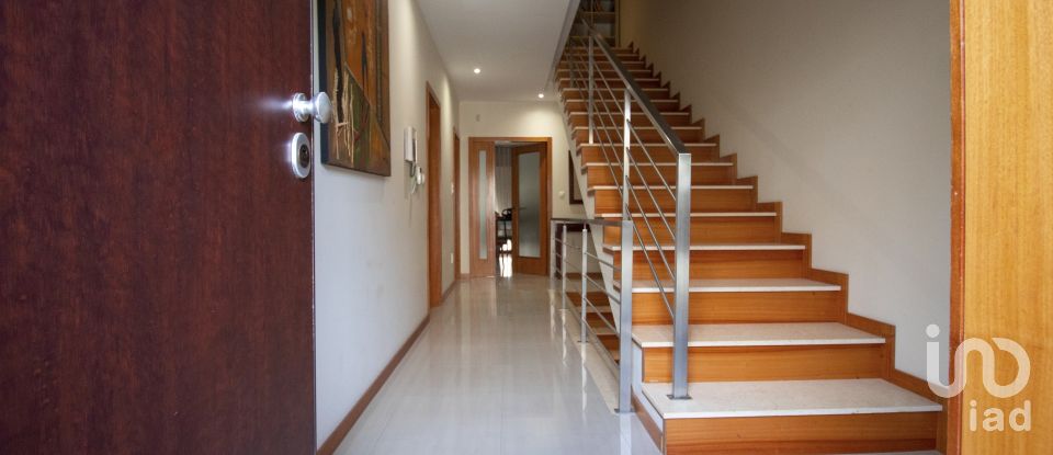 House T3 in São Félix da Marinha of 214 m²