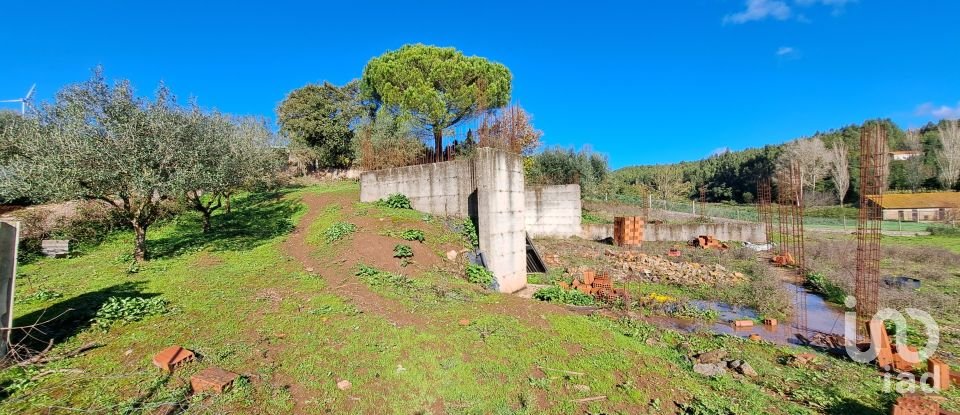 Terreno em Rio Maior de 4 500 m²