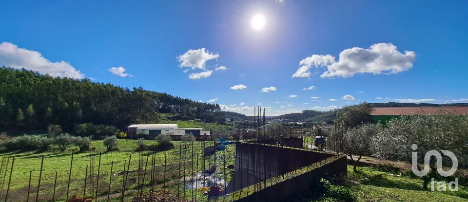 Terreno em Rio Maior de 4 500 m²