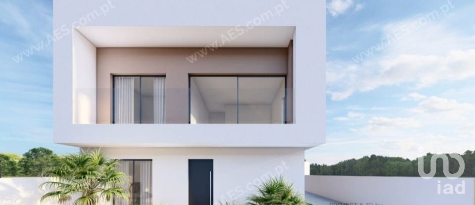 Terrain à Charneca De Caparica E Sobreda de 496 m²