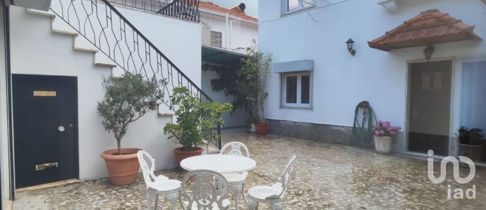 House T4 in Olivais of 200 m²