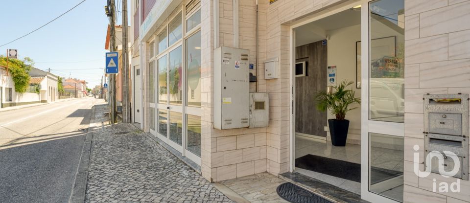 Shop / premises commercial in Vieira de Leiria of 115 m²