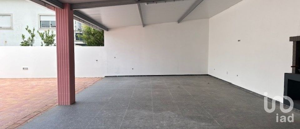 Casa tradicional T4 em Marinha Grande de 200 m²