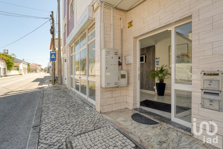 Shop / premises commercial in Vieira de Leiria of 115 m²