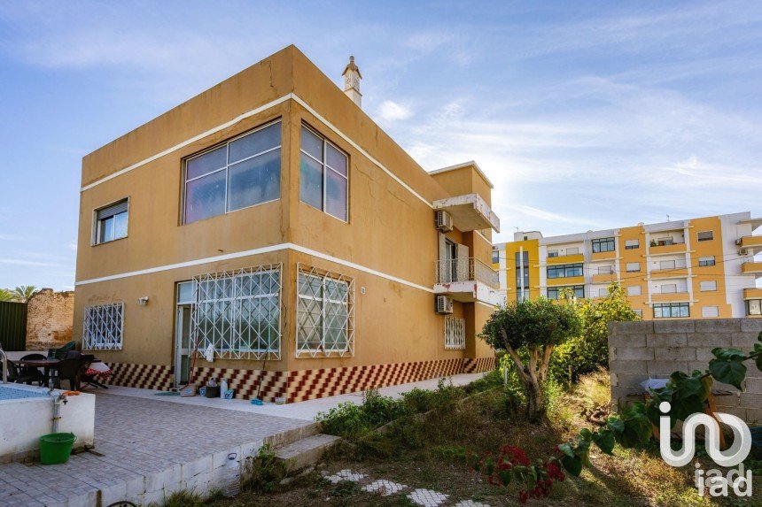 Maison de ville T5 à Quelfes de 222 m²