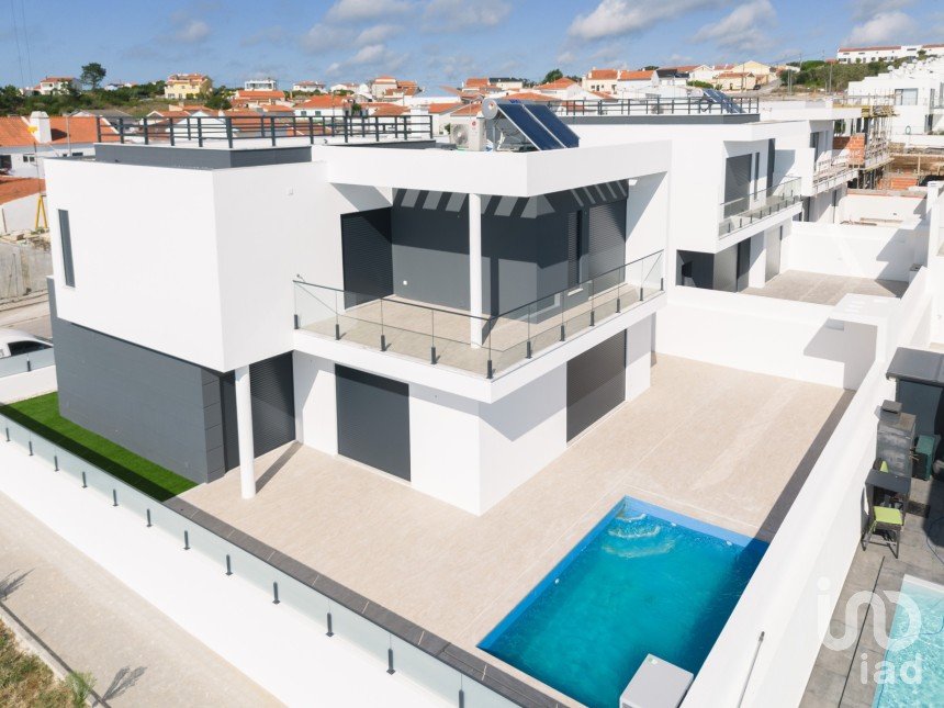 House T3 in Atouguia da Baleia of 130 m²