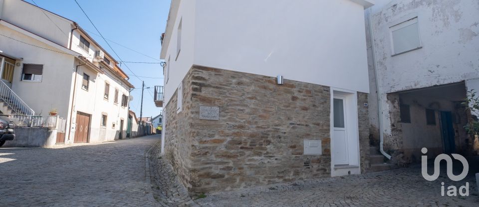 Casa T2 em Pinheiro de Coja e Meda de Mouros de 97 m²