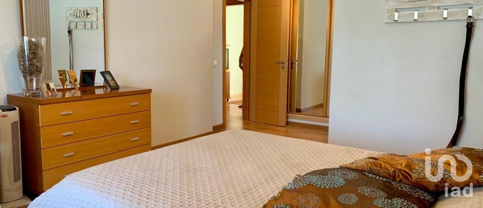 Apartamento T3 em Estômbar e Parchal de 126 m²