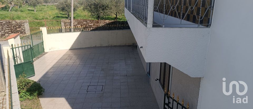 Maison de campagne T4 à Lagoaça e Fornos de 80 m²