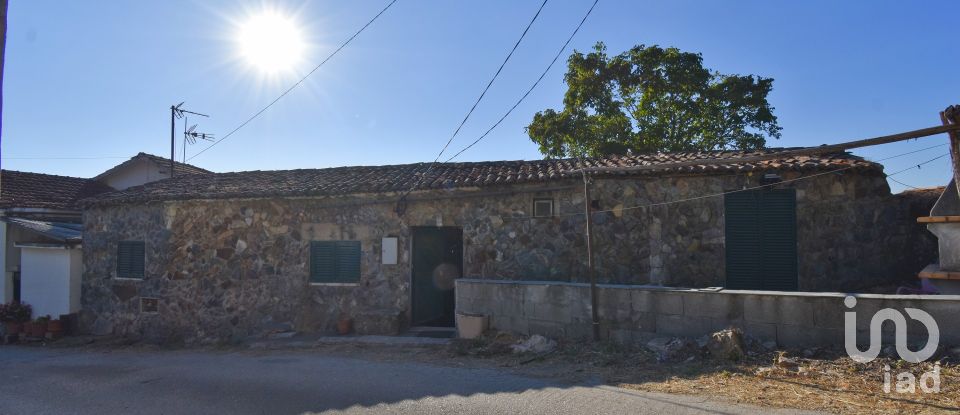 Maison traditionnelle T2 à São Miguel, Santa Eufémia e Rabaçal de 132 m²