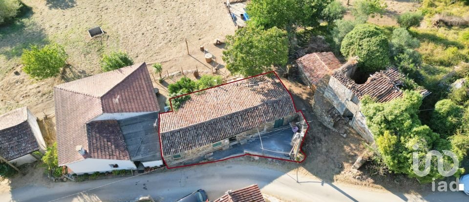 Maison traditionnelle T2 à São Miguel, Santa Eufémia e Rabaçal de 132 m²