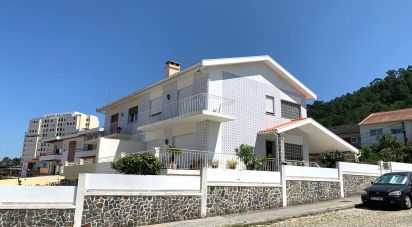 Casa T4 em Darque de 250 m²