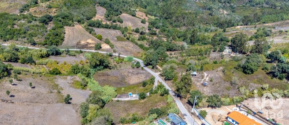 Terrain à Azueira e Sobral da Abelheira de 1 437 m²