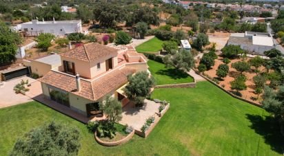 House T4 in Quelfes of 260 m²