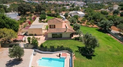 House T4 in Quelfes of 260 m²