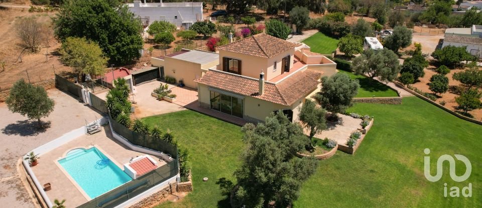 House T4 in Quelfes of 260 m²