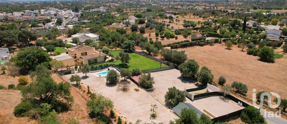 House T4 in Quelfes of 260 m²