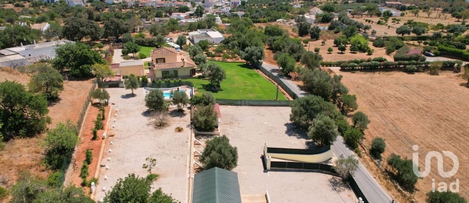 House T4 in Quelfes of 260 m²