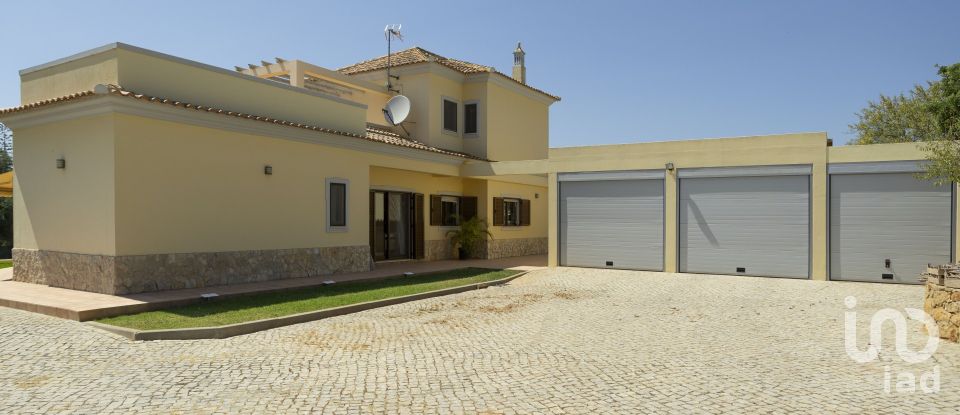 House T4 in Quelfes of 260 m²