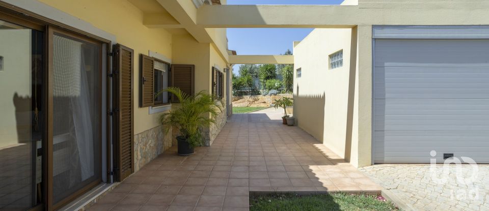 House T4 in Quelfes of 260 m²