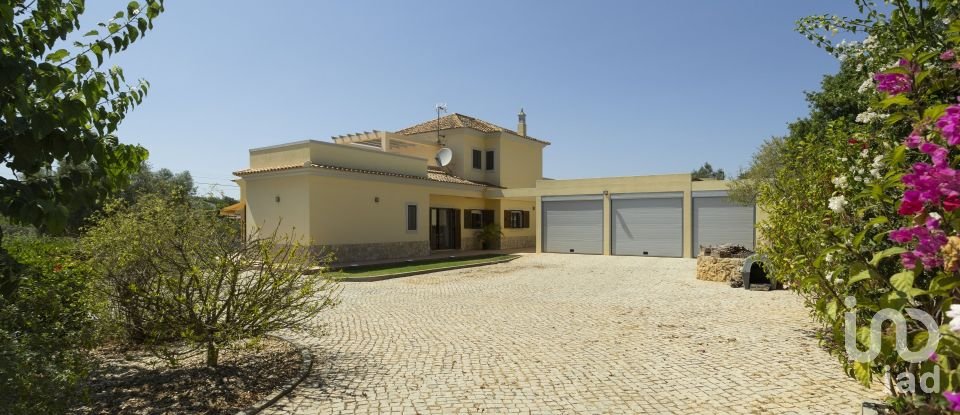 House T4 in Quelfes of 260 m²