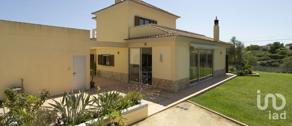 House T4 in Quelfes of 260 m²