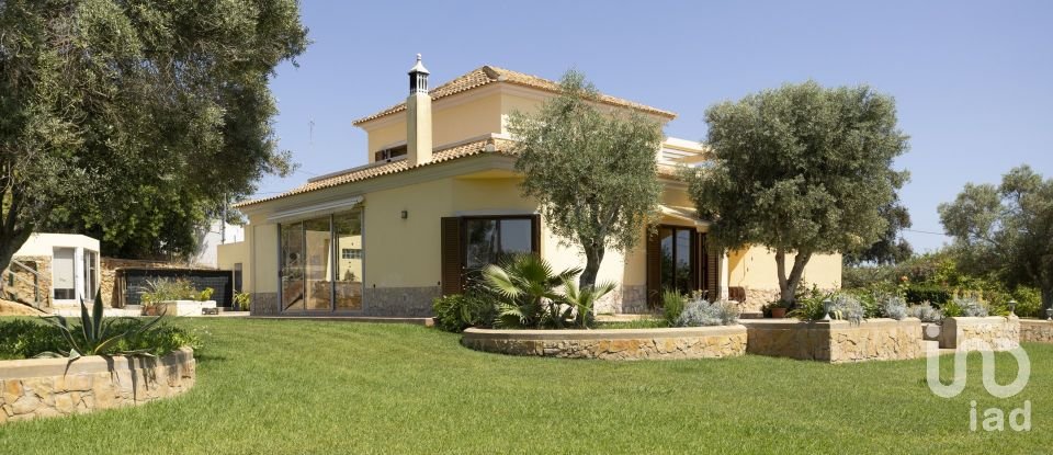 House T4 in Quelfes of 260 m²