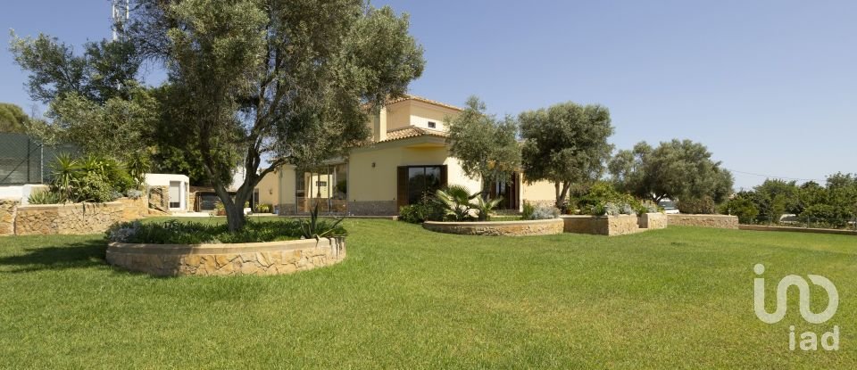 House T4 in Quelfes of 260 m²