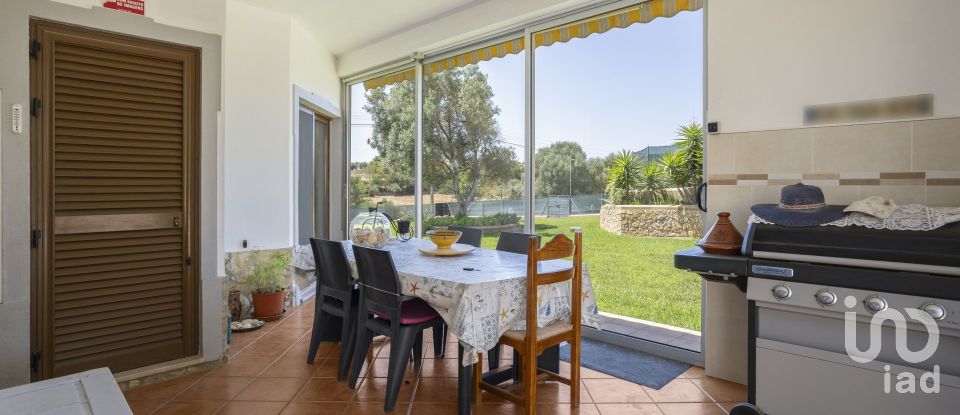 House T4 in Quelfes of 260 m²