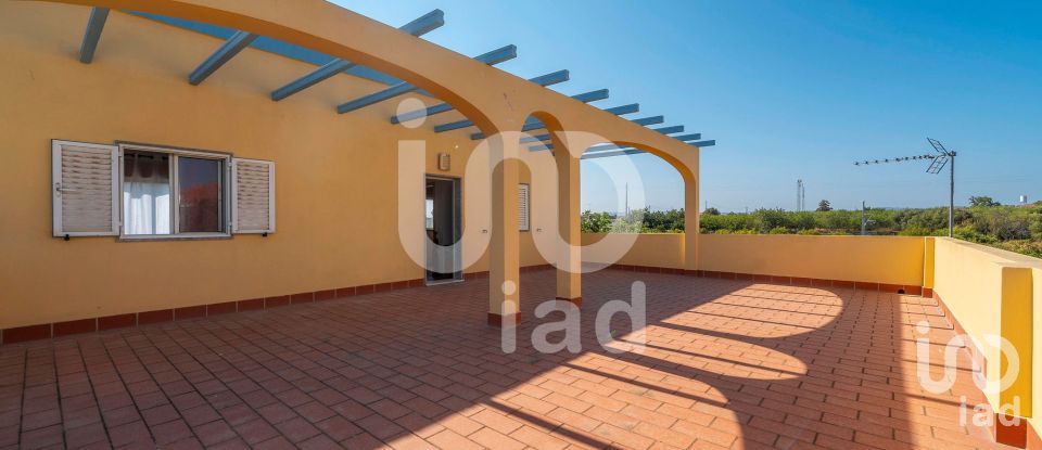 Maison de campagne T4 à Luz de Tavira e Santo Estêvão de 143 m²