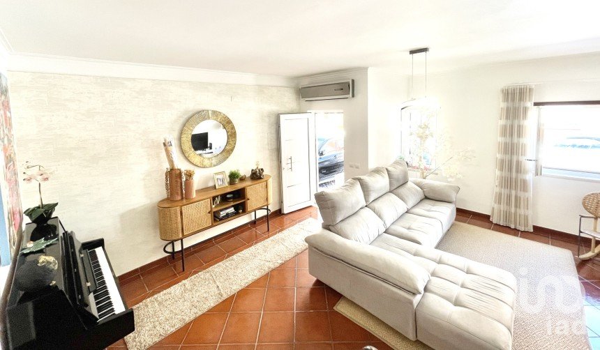 Casa / Villa T4 em Almeirim de 181 m²