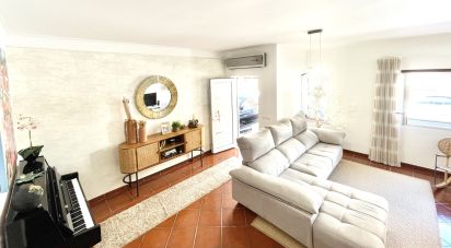 Casa / Villa T4 em Almeirim de 181 m²