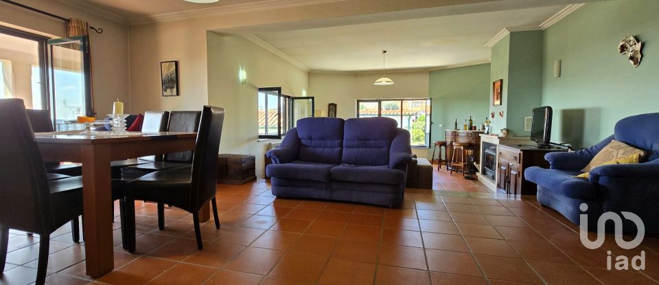 House T4 in Ervedal e Vila Franca da Beira of 374 m²