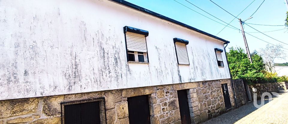 Maison traditionnelle T3 à Vila Nova De Cerveira E Lovelhe de 167 m²