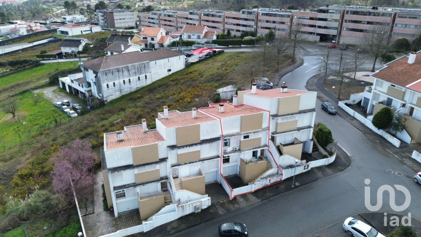 Maison de ville T4 à Lordelo de 330 m²