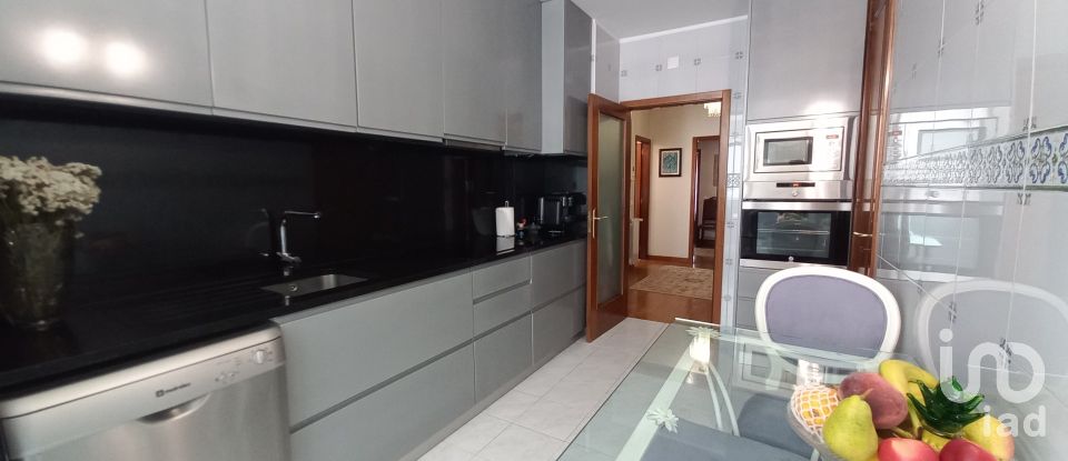 Apartamento T3 em Barcelos, Vila Boa e Vila Frescainha (São Martinho e São Pedro) de 135 m²