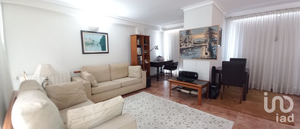 Apartment T3 in Barcelos, Vila Boa e Vila Frescainha (São Martinho e São Pedro) of 135 m²