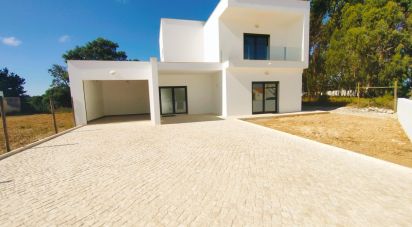 House T3 in Olho Marinho of 192 m²