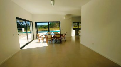 House T3 in Olho Marinho of 192 m²