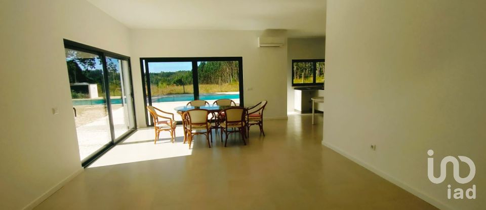 House T3 in Olho Marinho of 192 m²